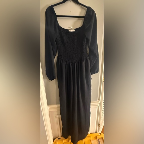 ✨ Liam & Co. Black Smocked Jumpsuit ✨
Size: Medium - Picture 8 of 8